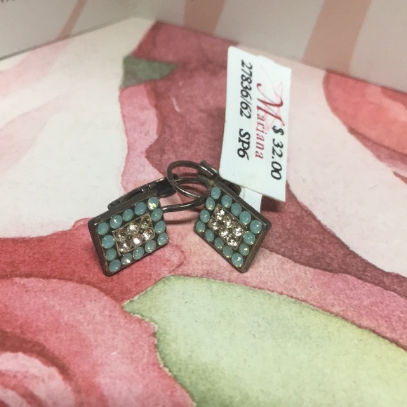 Small drop Marianna Earrings - Picture 2 of 3